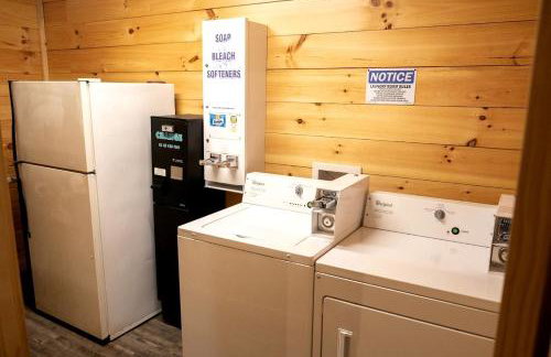 Wooden Chic Cabin Fully Stocked near Tappan Lake in Ohio - Foto 27