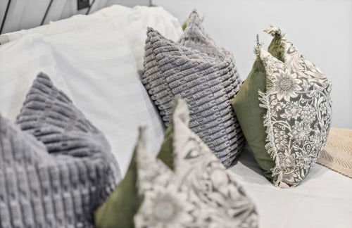 The Oak Sty - 2 Bed Countryside Cottage Escape in Durley with Hot Tub, Unique rural retreat, Private Parking, Sleeps 4 & Pet friendly - By Blue Puffin Stays - Photo 23