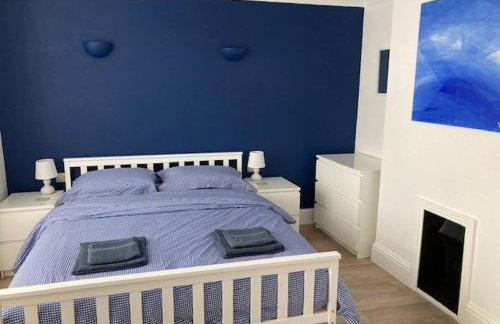 Highcliffe Apartment with Parking - Foto 3