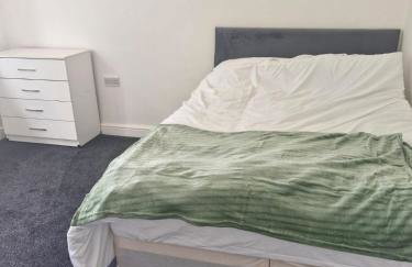 3 Bed Semi, Bingley, BD16, Free Parking, Wi-Fi - Foto 9