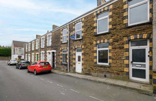 Spacious 3BR Home w Terrace - Ideal for Groups - Photo 6