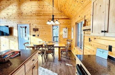 Cozy Lakefront Retreat with Game Room, Outdoor Living and Dock in Wisconsin - Foto 36