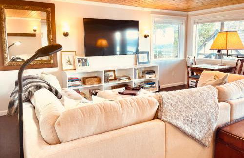 Puget Sound Chic Romantic Cottage with Private Beach Access & Gated Entry - Foto 14