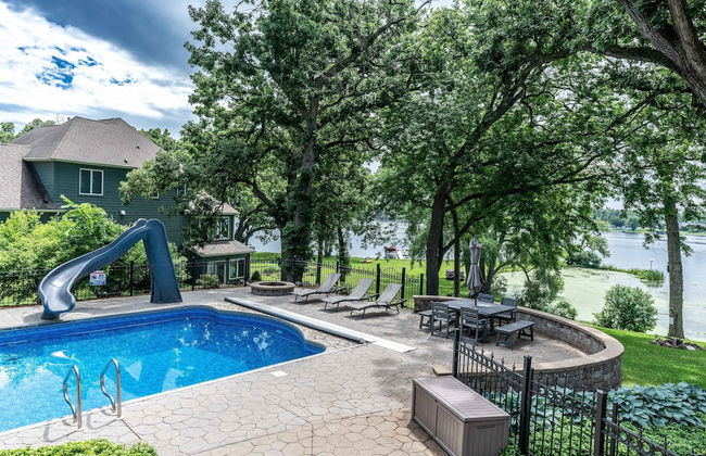 Island Getaway on Delavan Lake - Photo 1