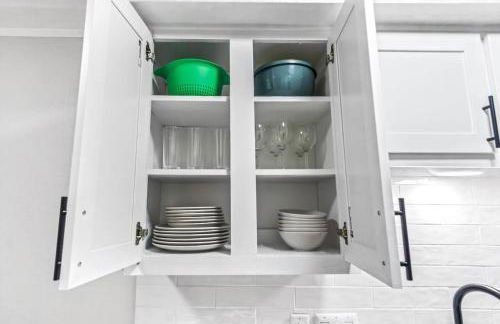 Modern 1BR Retreat Pool 10 Minutes to Austin - Photo 15