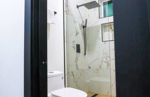 Lake Home: Relax and Unwind in Mission Hidden Gem - Photo 22