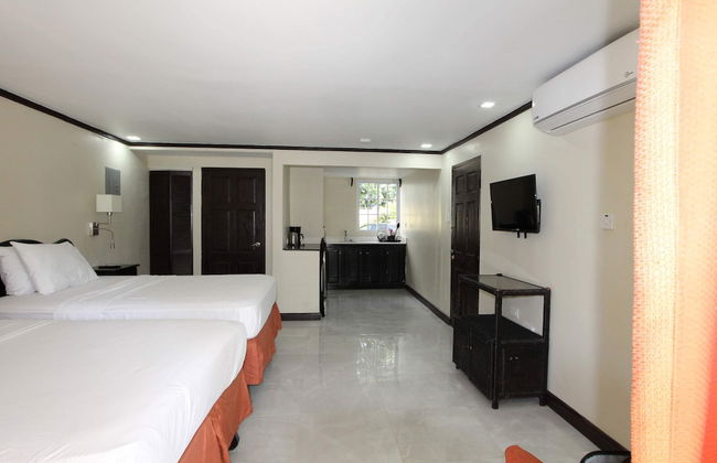 Sand and Blue Seas - Photo 2