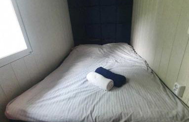 Domek nad jeziorem przy lini brzegowej Górowychy, Pomorze - Foto 5