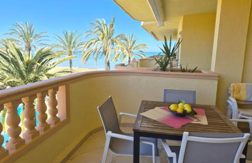 Estupendo apartamento en primera línea de playa y con vistas al mar - Foto 6