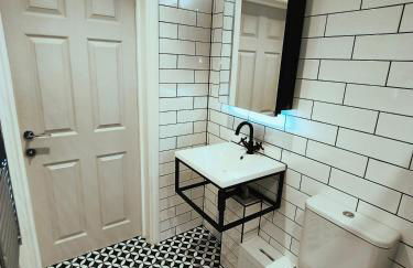 Stunning Apartment-6 Minute walk from Beach-Free Parking - Photo 11