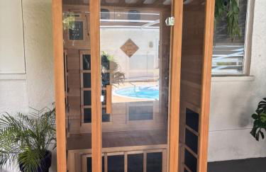 1mi to Beach Jungle Bungalow 1 acre with Pool - Foto 5