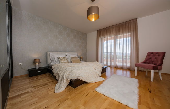 Luxury Secluded Villa w. Pool, Jacuzzi and Garden - Photo 13