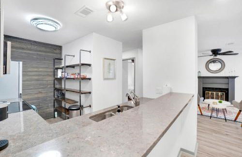 Treehouse Retreat 2Bed 2Bath Entire Townhome in The Woodlands - Foto 20