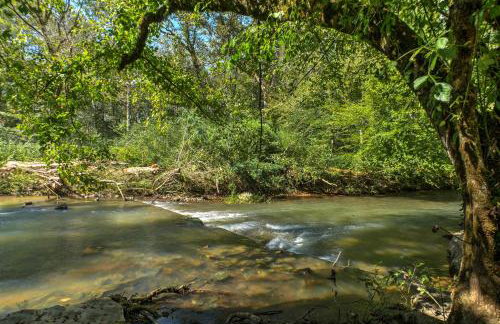 Ooltewah Cabin with Grill, Pool Table and Porch! - Foto 29