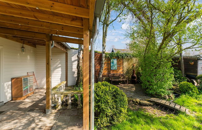 Amazing Holiday Home With Spacious Garden - Photo 28