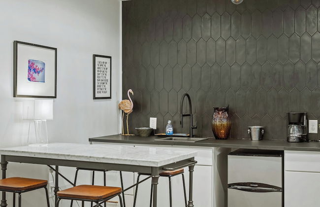 Lake Daze by Avantstay Lakefront w/ Modern Interior, Enclosed Porch & Hot Tub - Foto 24