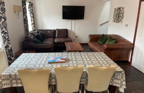 The Stable - Photo 2