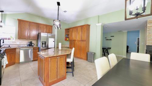 Gorgeous 4 bedroom 2,5 bath Home with Heated Pool, Spa & Game Room close to DFW Airport - Foto 3