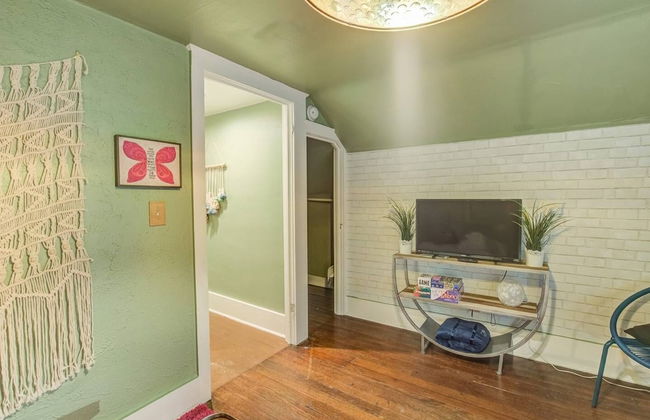 Whimsical Flat Color Unique & Chic Boutique - Foto 17