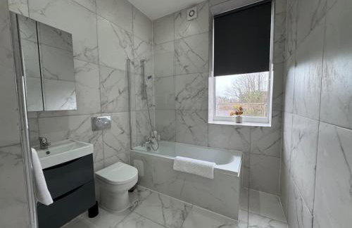 1BR Flat By Charles Richardson ltd Vacation Rental Ideal For Business Relocators Couldson - Foto 12