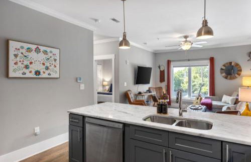 Only 4 Miles to Broadway with Free Parking and TVs in Bedrooms - Foto 13