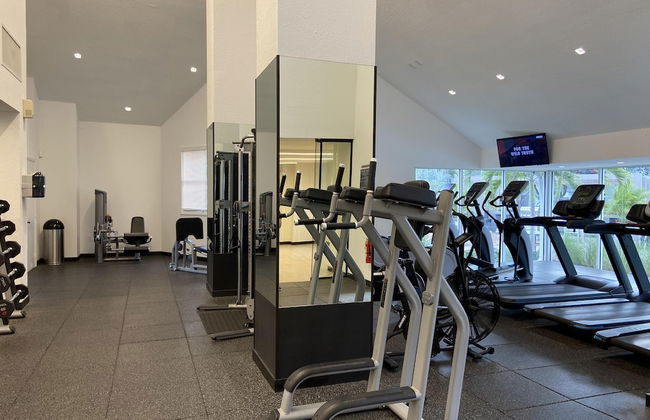 Dharma Home Suites Dania Beach at Sheridan Ocean Club - Photo 37