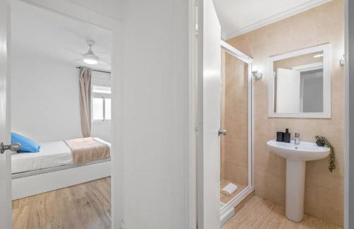 3 dormitorios, 2 baños y balcón - Foto 8