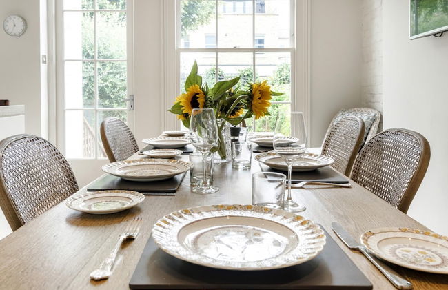 Chic Wandsworth Home With Patio - Photo 24