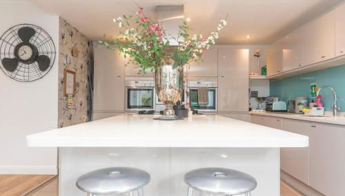 6 bedrooms beautiful home 3 bathrooms, quiet location with garden near Legoland Windsor Heathrow - Foto 4, stove, pet friendly, minibar