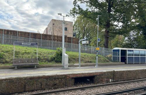 1 Bed Serviced Apartment Bracknell 5 mins from station - Photo 37