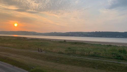 LLANSTEFFAN - SEABANK - a lovely holiday home on the beach front - Foto 3