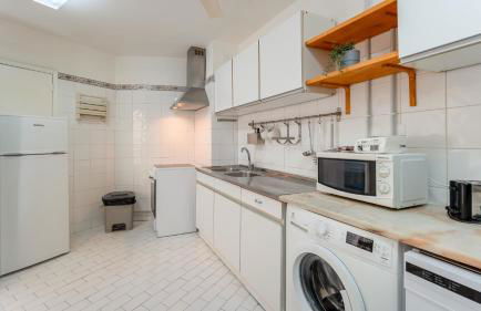 Comfy 3 BDR Flat With Pool & Balcony by LovelyStay - Photo 14