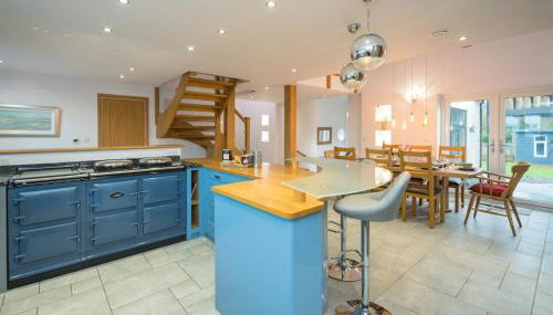 Modern 4-Bed Home Spacious & Comfortable - Pass the Keys - Foto 2, Other