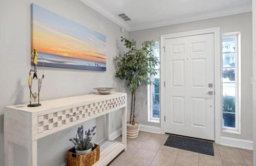 Stunning Beach Getaway - Steps to Ocean - Foto 4