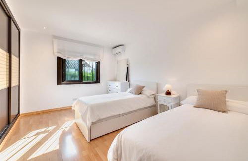 Villa in Marbella with golf views - Photo 52