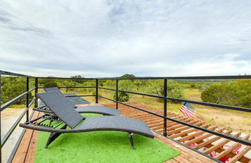 Remote Strawn Container Home with Hot Tub! - Foto 26