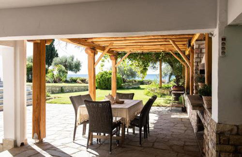 Azure Coast Seafront Retreat - Foto 15