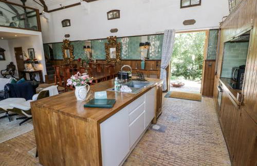 Chetwynd Lodge - Photo 16