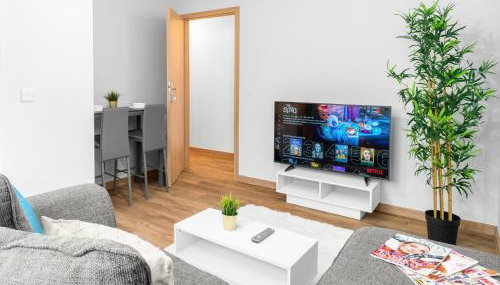 Modern 2 Bed Apartment - 2 Parking Spaces - Sleeps 3 - Netflix 1BS - Foto 1