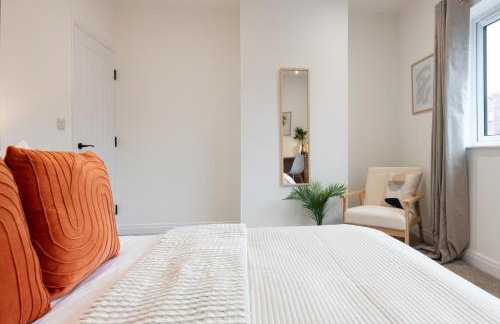 Spacious Modern 2BR - Parking - Workspace Area, Ideal for Contractors & Long Stays - NordStay - Foto 35