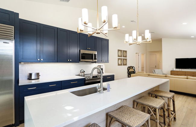 Tuscan Vacation Rental. Stylish 3-Bedroom Getaway Near Vanderbilt Beach Enjoy a Private Pool, Spacious Layout, and Modern Comforts Perfect for Families, Groups, and Pet-Friendly Stays - Foto 1