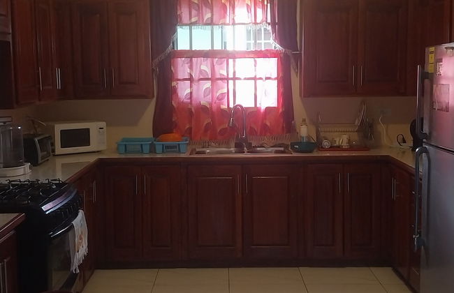 Charming Piarco Home With Garden View - Foto 11