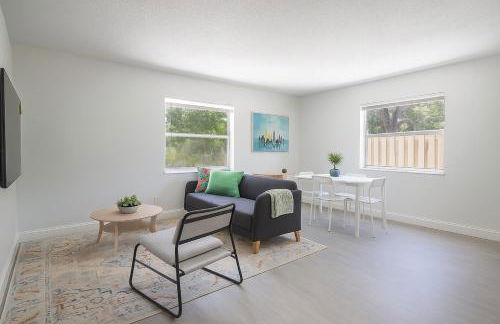 Comfy 2BR Apartment Near Las Olas with Patio, BBQ and FREE PARKING - Foto 9