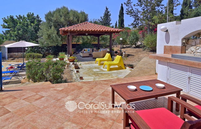 Large Pool & Garden, Billiard, Peaceful Area, Near to the Sea, Coral Bay Paphos - Foto 69