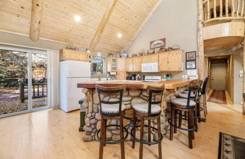 Abe's Cool Cabin - Nice luxury home with a game room, hot tub, and pool table - Foto 10