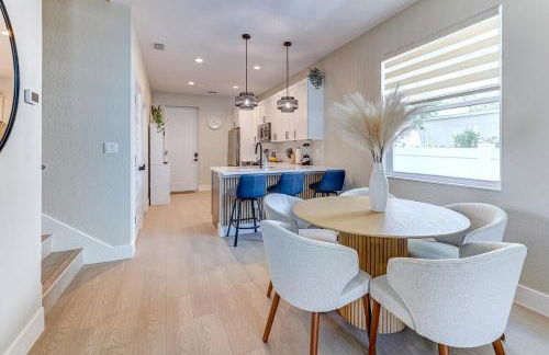 Chic & Spacious 4 Bedroom 3 Full Bathrooms Retreat in West Tampa and Pvt Backyard - Foto 30