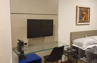 Belo apartamento quarto e sala bem localizado - Foto 2