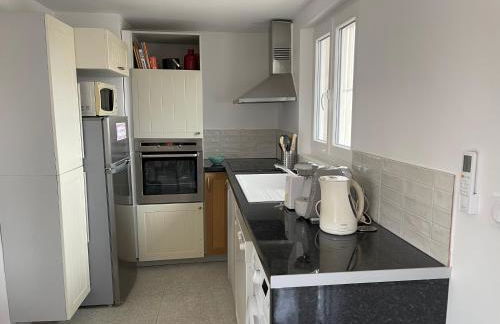 French Riviera centre ville plage port balcon panoramique et Clim - Foto 17