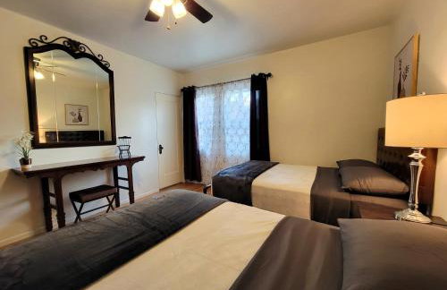 Perfectly located Pico Robertson ground floor 3 bedroom apartment Walk to restaurants WIFI TV Game Console Parking 5 minutes to Rodeo Drive - Foto 15