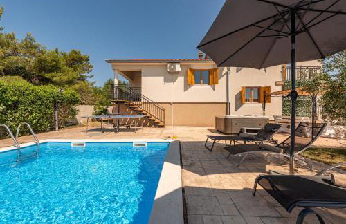 New! Holiday Home Tina with pool - Foto 8